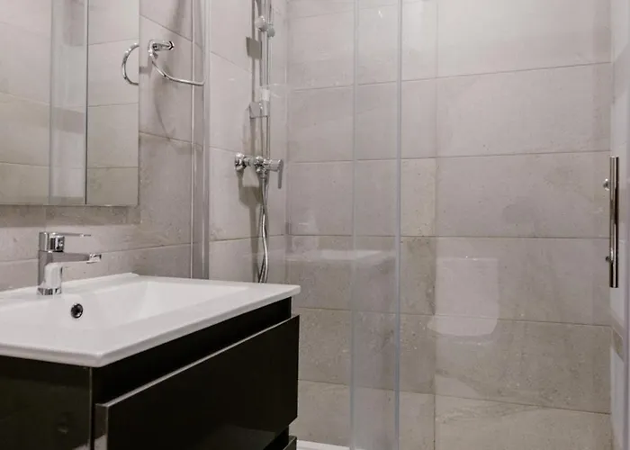 La88 Bayview Iii Apartment *